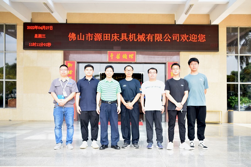 万珍平（博导）教授率领三位博士来源田进行指导